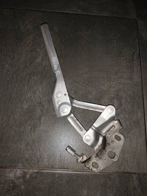 Петля капота права Volkswagen Passat B6, 2005 р.,3C0823302C, б.в. 3C0823302C фото