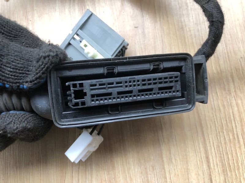 Электропроводка передней правой двери (коса) LR051249, LR063912, DK5214630BE Range Rover Vogue L405 б.у LR051249, LR063912, DK5214630BE фото