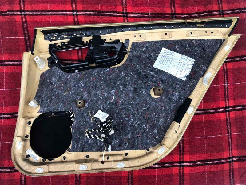 Карта двери задняя левая, бежево-коричневый Mercedes w221, S-класс, б.у. 0009765 фото