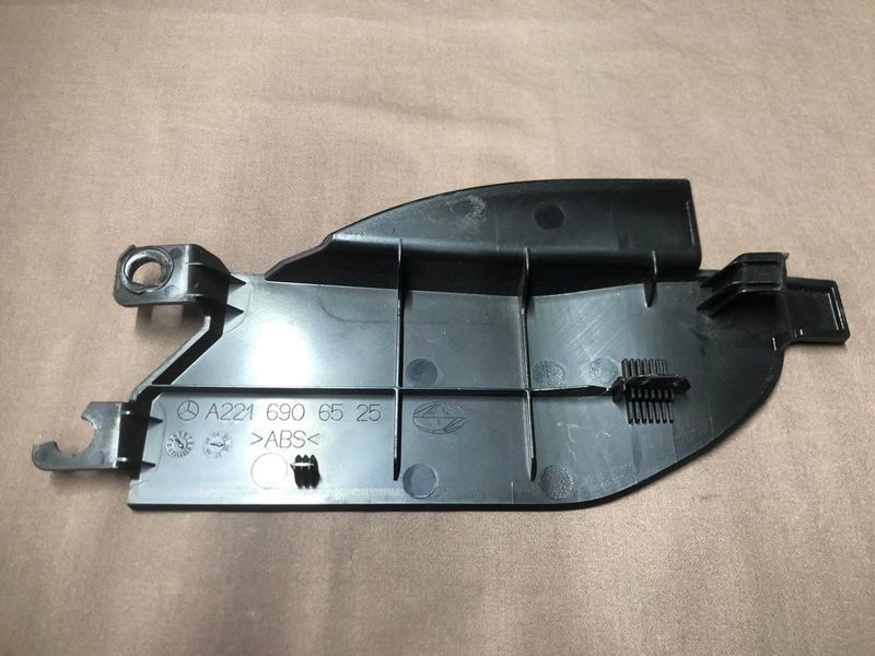 Декоративна накладка чорна Mercedes w221, S-клас 2216906525 фото