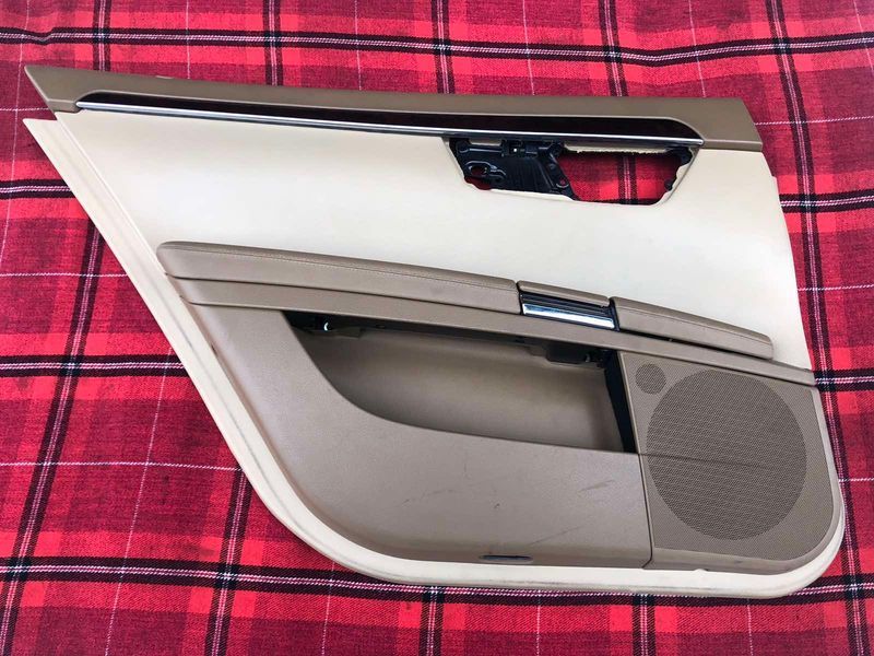 Карта двери задняя левая, бежево-коричневый Mercedes w221, S-класс, б.у. 0009765 фото