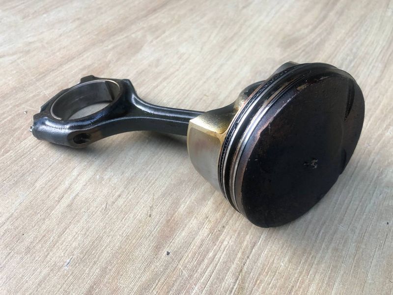 Поршень и шатун в сборе Mercedes двигун M273 V8, 4.7л.,б.у 2730301517, 2730300620 2730301517, 2730300620 фото