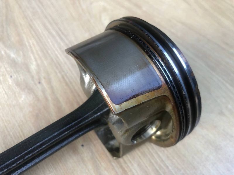 Поршень и шатун в сборе Mercedes двигун M273 V8, 4.7л.,б.у 2730301517, 2730300620 2730301517, 2730300620 фото