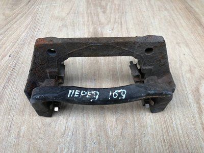 Скоба супорта передня Mercedes W169 A-class, б.в  94477392 фото