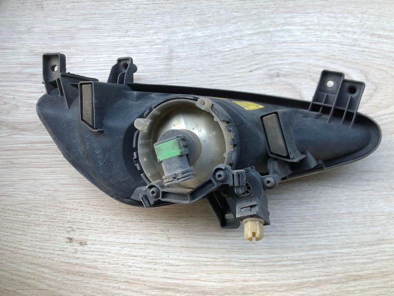 Фара протитуманна ліва Mercedes w221, S-клас. 2218200156 2218200156 фото