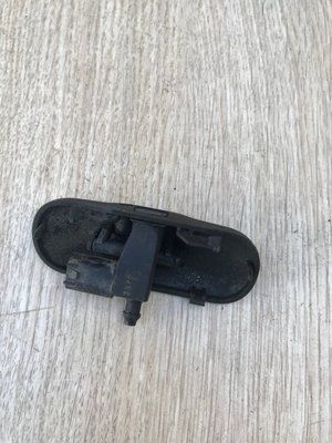 Форсунка омивача лобового скла Volkswagen Jetta, б.в. 65765 фото