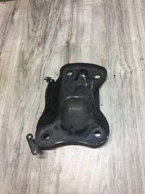 Кронштейн заднего левого рычага Skoda Octavia A7, б.у. 5Q0 501 475 фото
