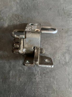 Петля передніх правих дверей нижня Volkswagen Passat B6, 2005 р., 3C0831412С, б.в. 3C0831412С фото