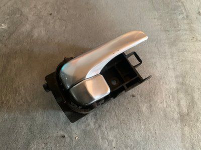 Ручка внутренняя правых дверей Nissan Almera N16, 2004 г., 80670BN800, б.у. 80670BN80000 фото