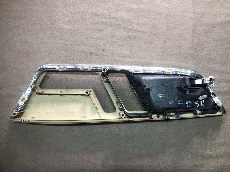 Ручка двери передняя внутренняя правая бежевая Mercedes w221, S-класс 2217205648 фото