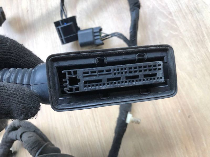 Электропроводка задней правой двери (коса) LR051253, LR054566, DK5214632BE Range Rover Vogue L405 б.у. LR051253, LR054566, DK5214632BE фото