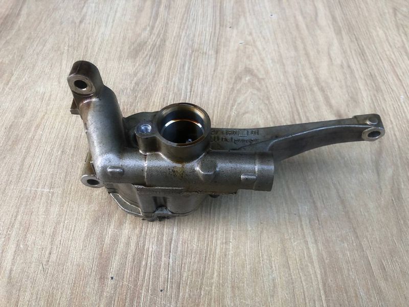 Масляный насос Mercedes двигатель M273 V8, 4.7л.,б.у 2731800501  2731800501 фото